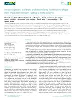 Invasive species’ leaf traits and dissimilarity from natives shape their impact on nitrogen cycling