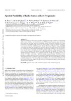 Spectral variability of radio sources at low frequencies