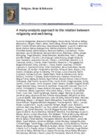 A many-analysts approach to the relation between religiosity and well-being