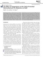 The effect of temperature on the cation‐promoted electrochemical CO2 reduction on gold