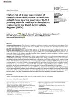 Higher risk of 2-year cup revision of ceramic-on-ceramic versus ceramic-on-polyethylene bearing